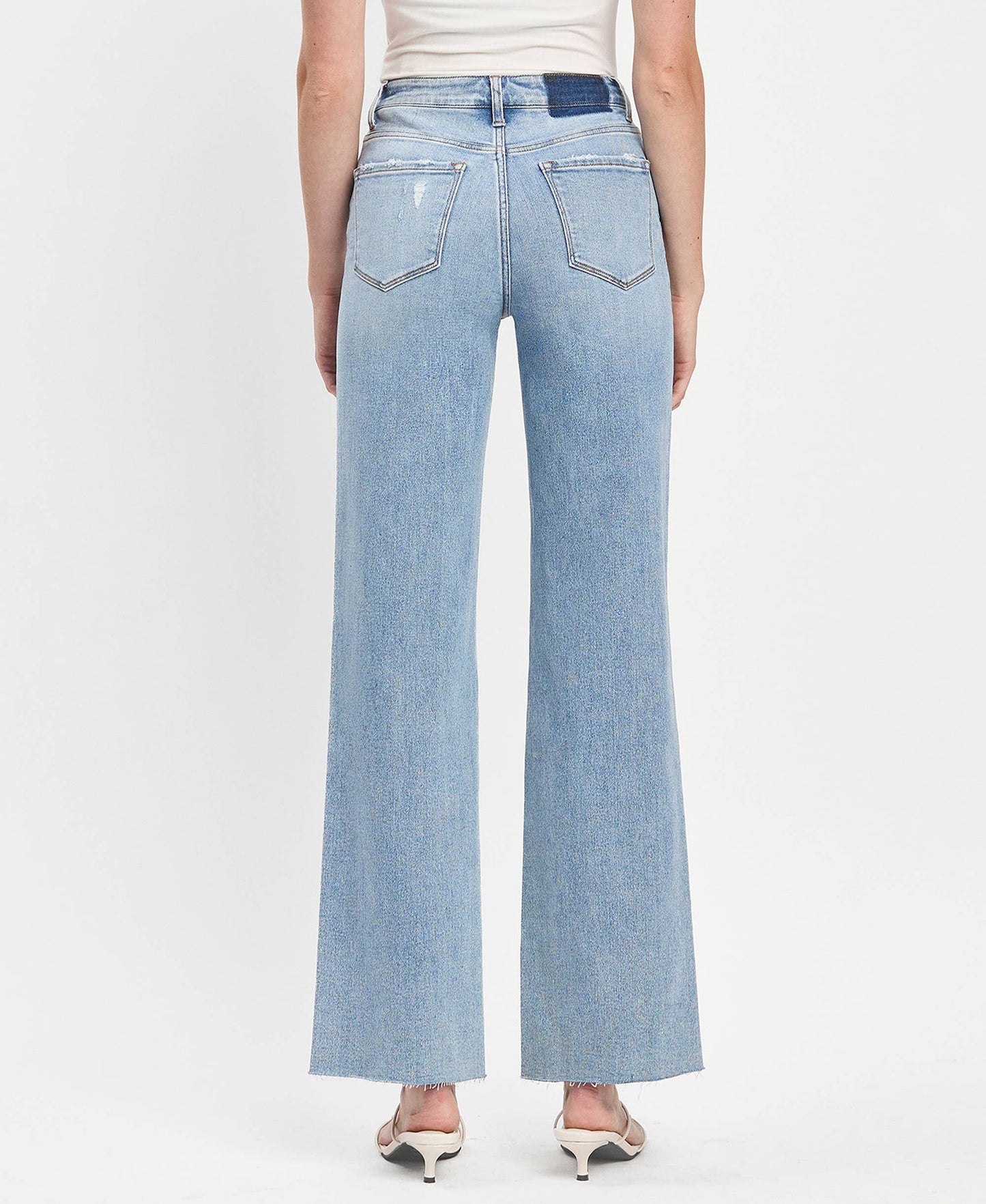 HIGH RISE CLEAN CUT RAW HEM WIDE LEG JEANS T6597