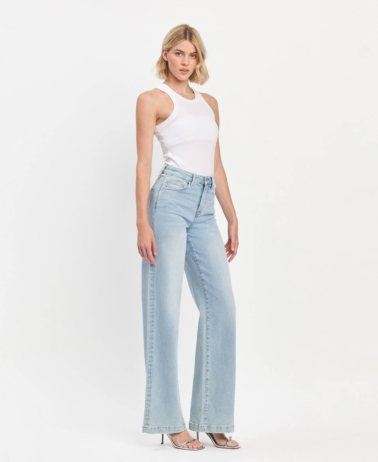 HIGH RISE FULL LENGTH LIGHT WASH WIDE LEG JEANS V3468