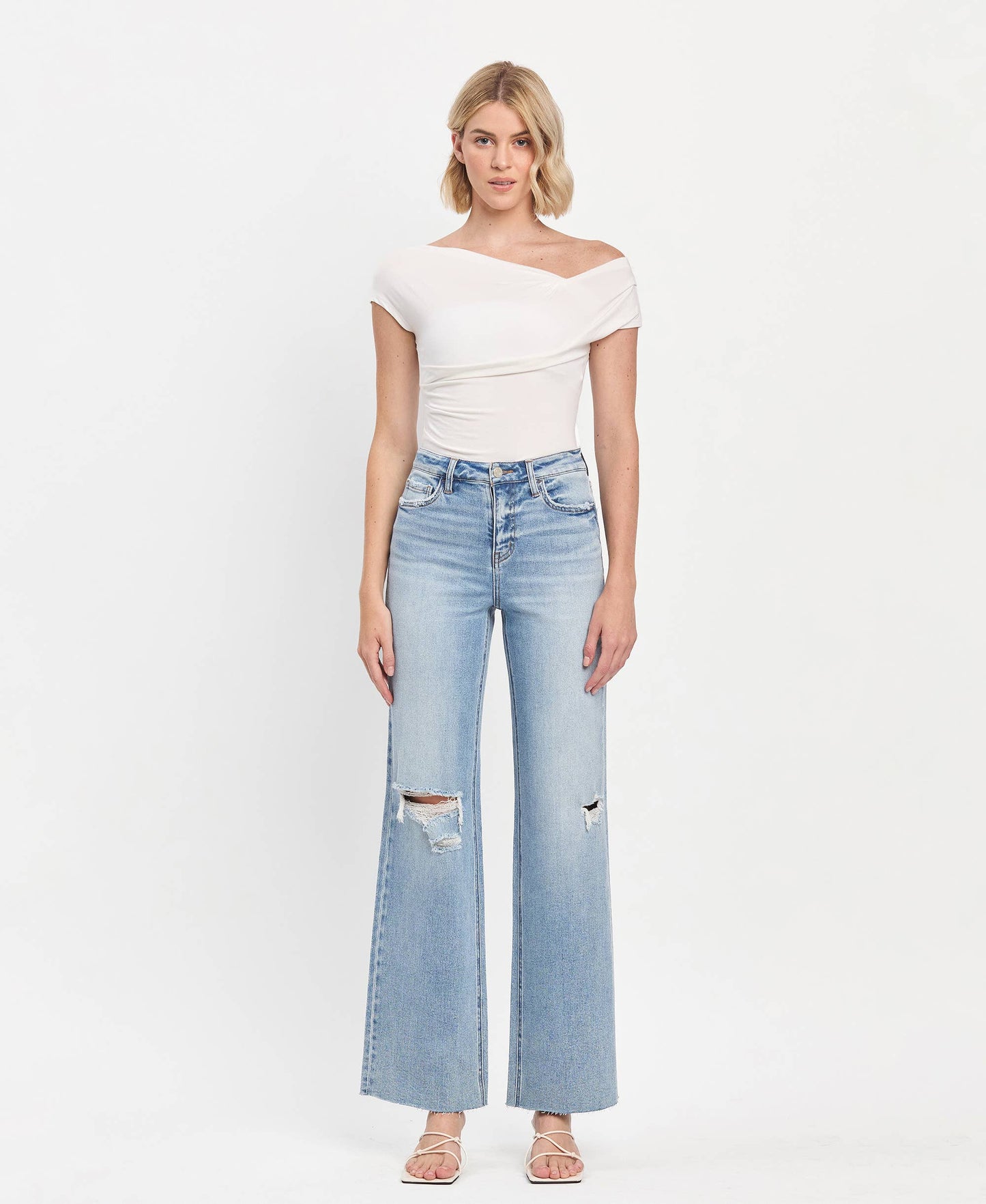 HIGH RISE CLEAN CUT RAW HEM WIDE LEG JEANS T6597