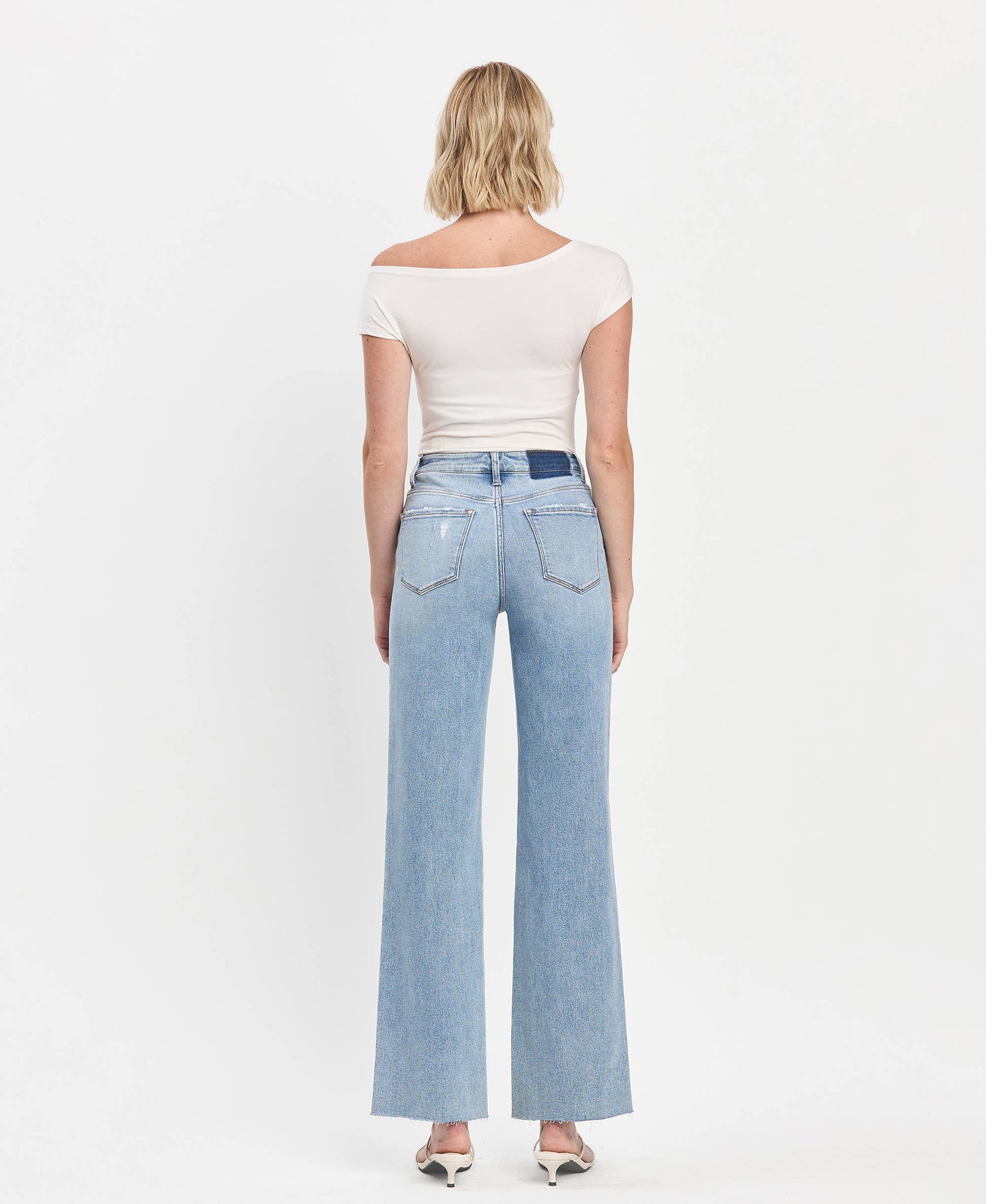 HIGH RISE CLEAN CUT RAW HEM WIDE LEG JEANS T6597