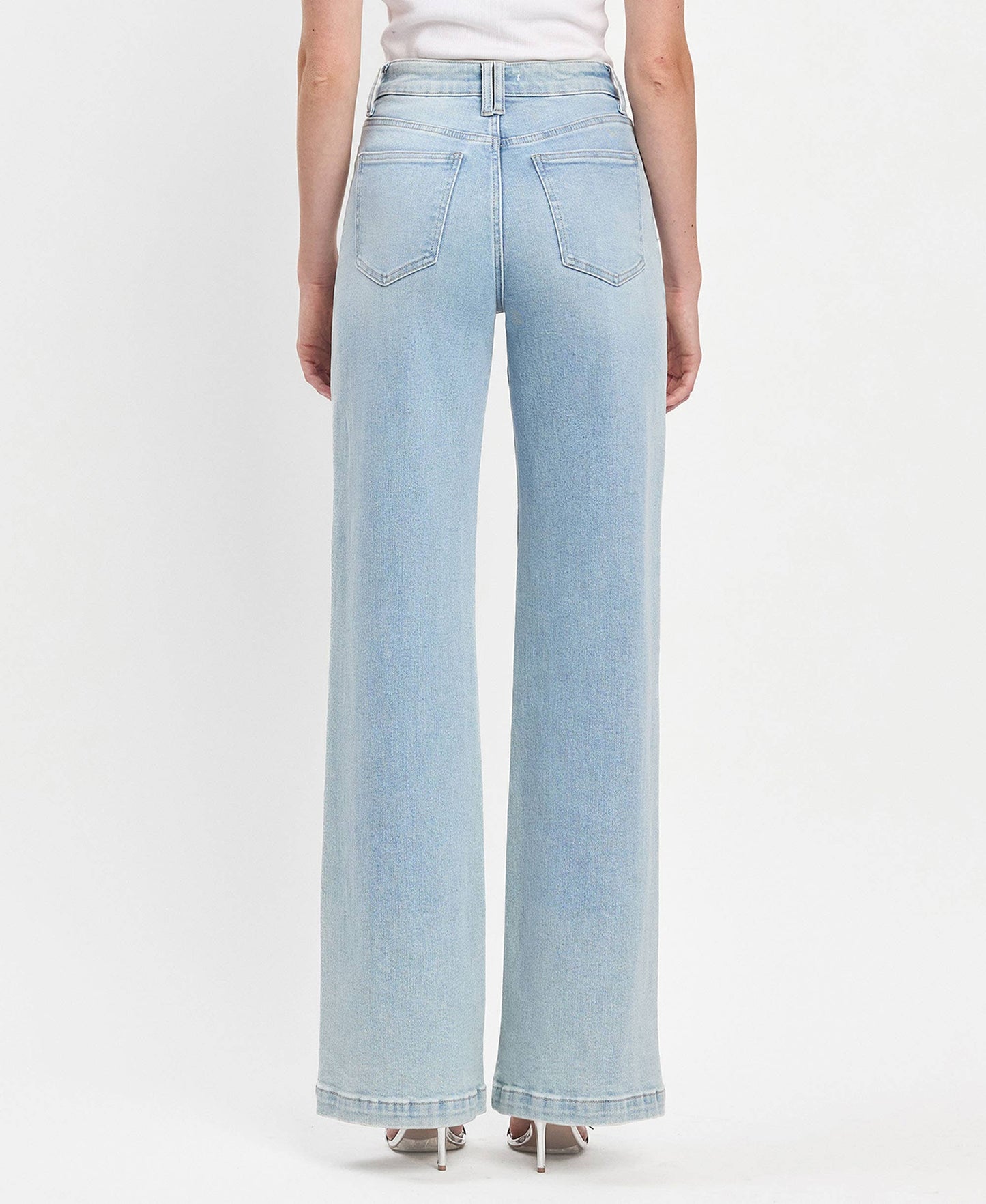 HIGH RISE FULL LENGTH LIGHT WASH WIDE LEG JEANS V3468