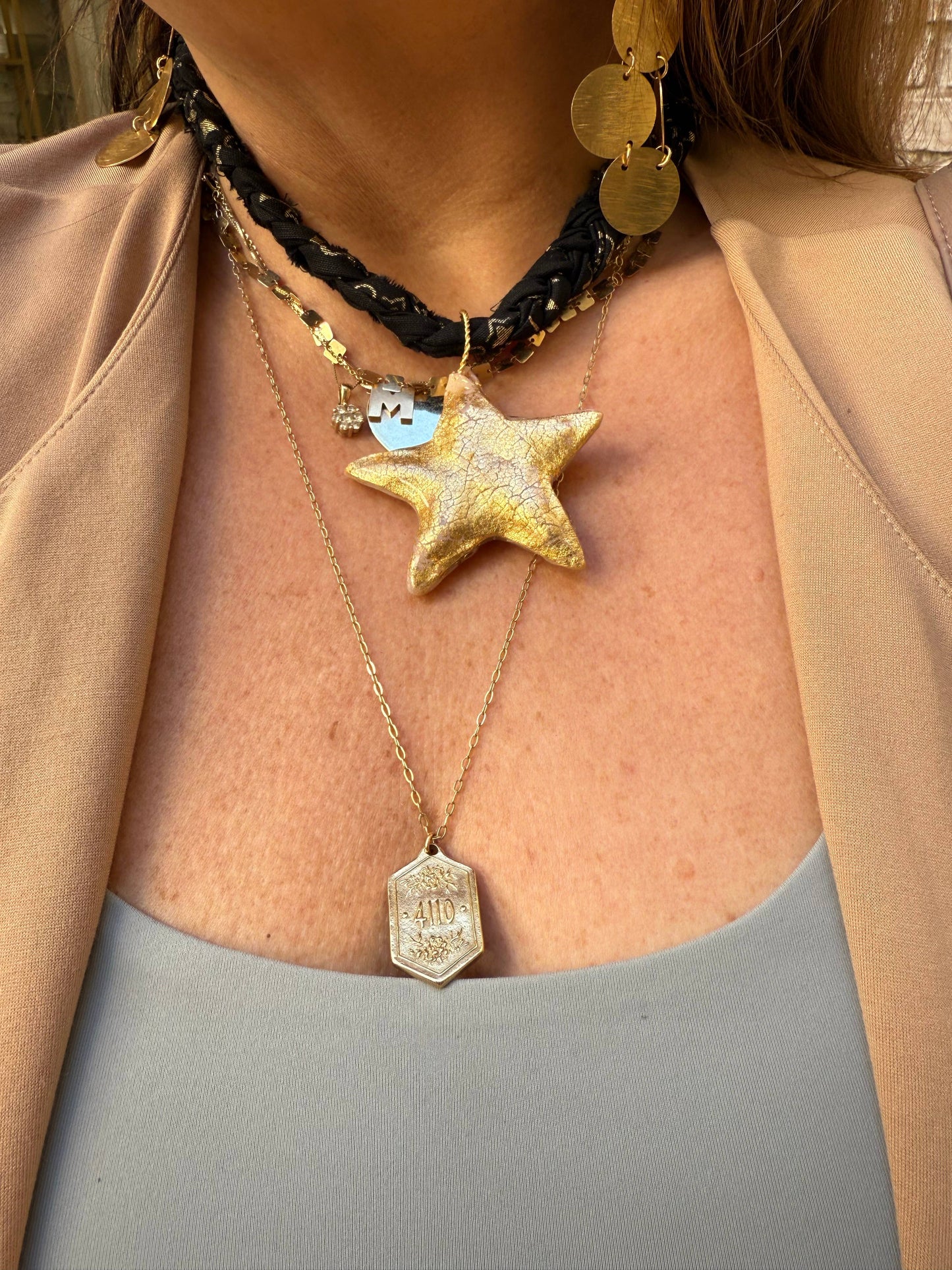 Chunky Powder  Bandana with Red Star Necklace 
