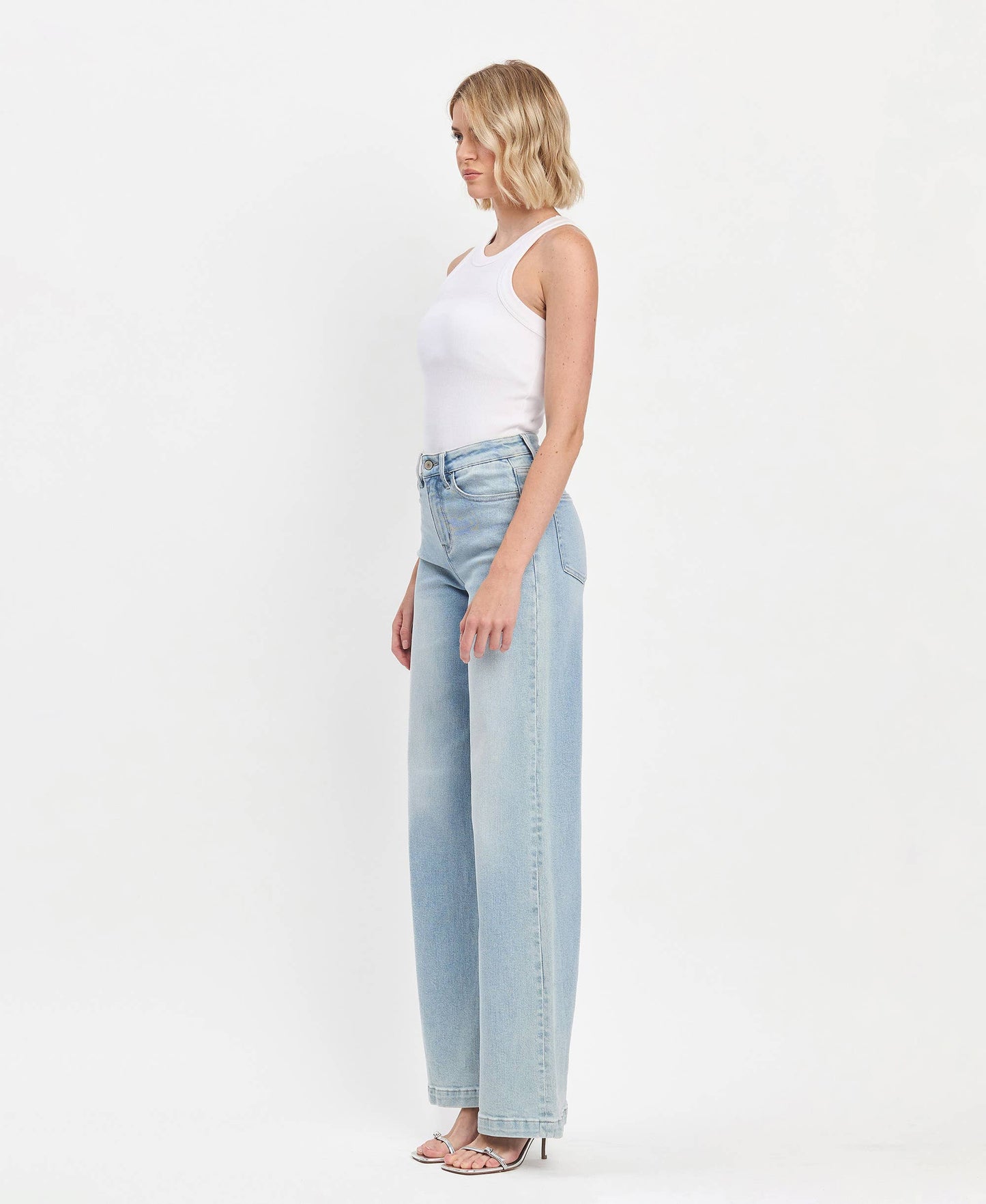 HIGH RISE FULL LENGTH LIGHT WASH WIDE LEG JEANS V3468